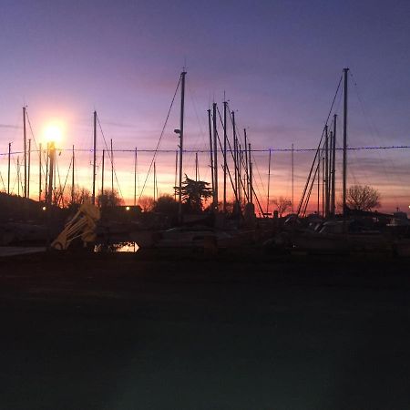 La Maison Du Port Mortagne-sur-Gironde ภายนอก รูปภาพ