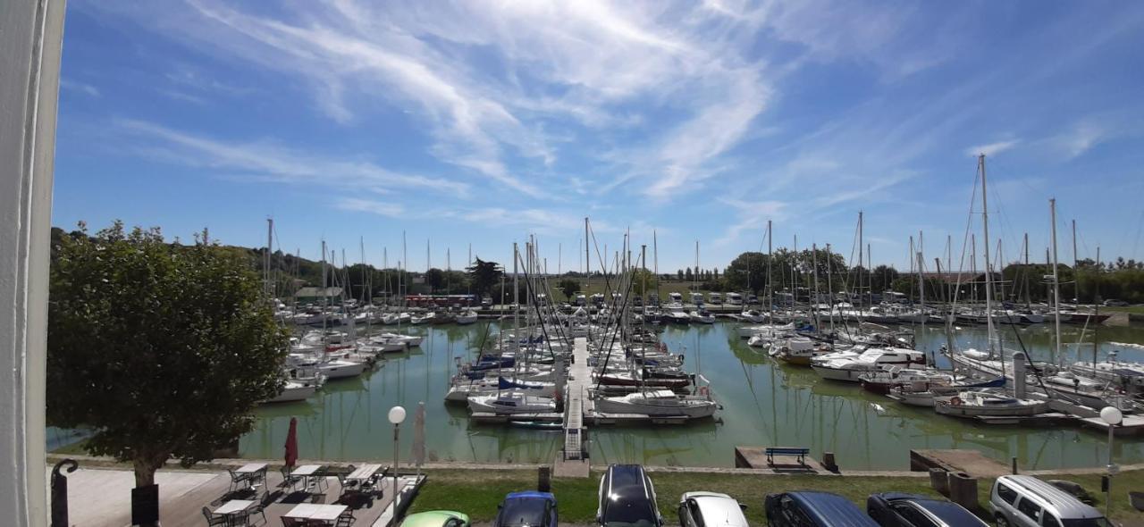La Maison Du Port Mortagne-sur-Gironde ภายนอก รูปภาพ