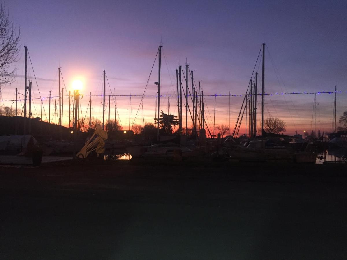 La Maison Du Port Mortagne-sur-Gironde ภายนอก รูปภาพ
