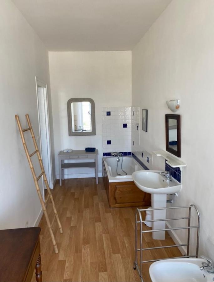 La Maison Du Port Mortagne-sur-Gironde ภายนอก รูปภาพ