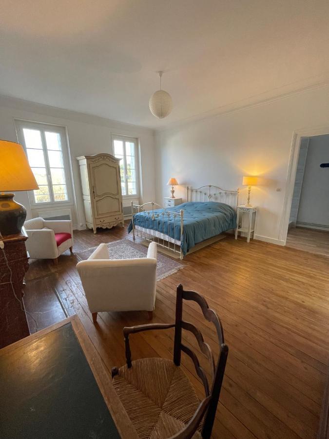 La Maison Du Port Mortagne-sur-Gironde ภายนอก รูปภาพ